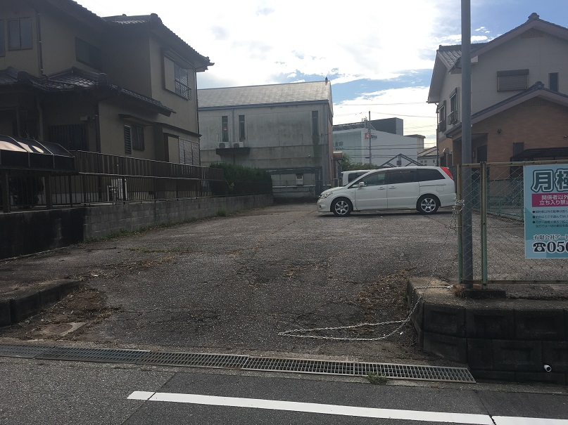 岡崎市　駐車場アスファルト撤去工事